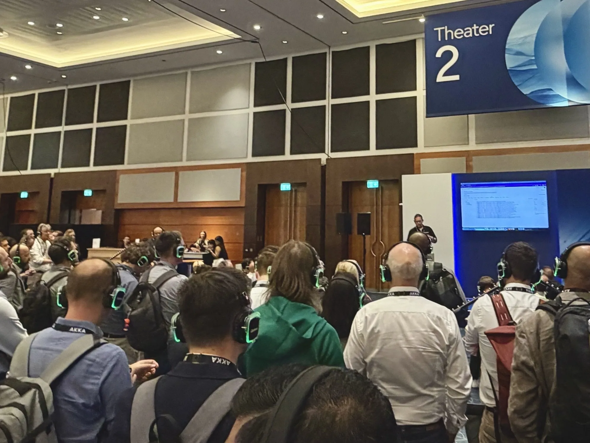 A standing-room crowd at Theater 2 during a session at Gartner Application Innovation Summit EMEA